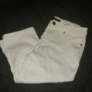size 10 white capris